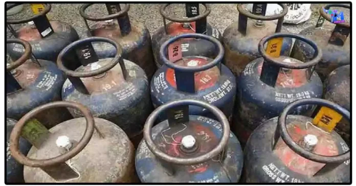 19 கிலோ எடையுள்ள வணிக பயன்பாட்டிற்கான சிலிண்டர் விலை 57 ரூபாய் குறைவு