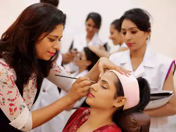 பெண்களுக்கான அழகு கலை பயிற்சி 1 பெண்களுக்கான அழகு கலை பயிற்சி