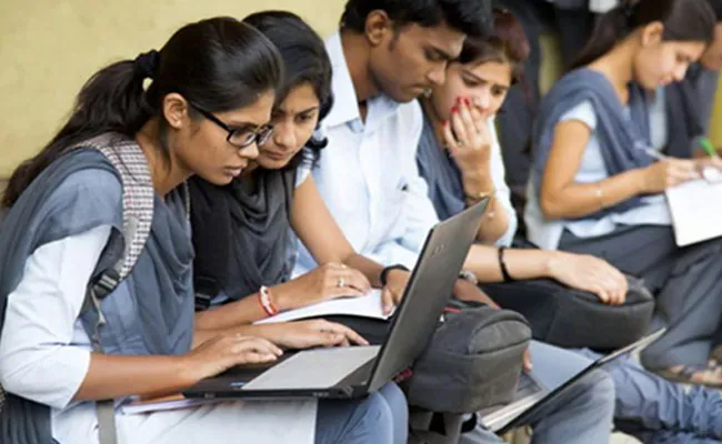 தமிழ்நாட்டில் 10ம் வகுப்பு பொதுத்தேர்வு முடிவுகள் இன்று (மே 10) காலை 9.30 மணிக்கு வெளியாகின்றது 1 தமிழ்நாட்டில் 10ம் வகுப்பு பொதுத்தேர்வு முடிவுகள் இன்று (மே 10) காலை 9.30 மணிக்கு வெளியாகின்றது