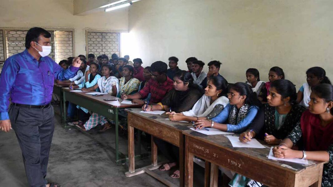 🎓 தமிழ்நாடு அரசு கலை மற்றும் அறிவியல் கல்லூரிகள் வேலைவாய்ப்பு 2025 – 574 Guest Lecturers பணியிடங்கள்! 🧑‍🏫