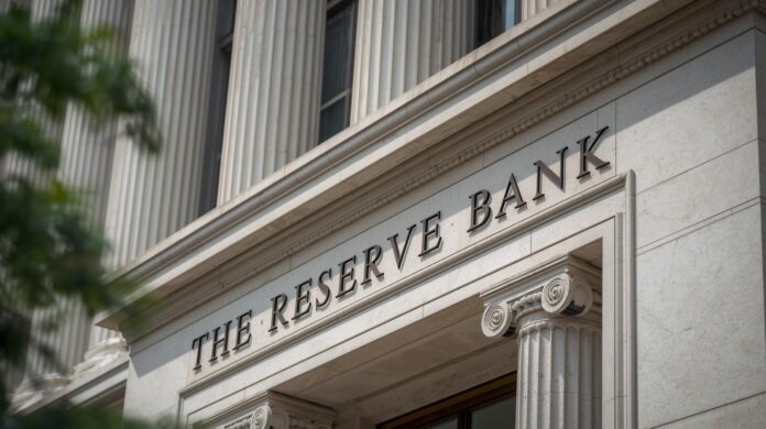 🪙 ரிசர்வ் வங்கியின் புதிய உத்தரவு! 2026 ஏப்ரல் முதல் வெள்ளி அடகு கடன் திட்டம் தொடக்கம் – தாமதத்திற்கு ₹5000 அபராதம் 💰