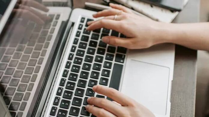 🌍✍️ வெளிநாடுகளில் Teacher Job & Tiruvarur Computer Assistant Vacancy – முக்கிய அறிவிப்பு 2025